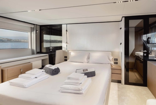 Ferretti 720 usado à venda