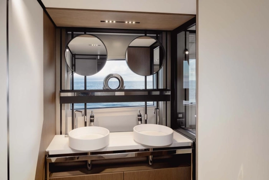 Ferretti 720 usado à venda