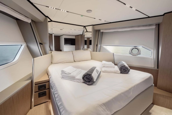 Ferretti 720 usado à venda