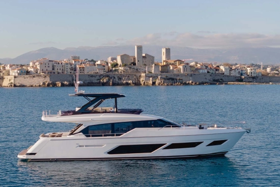 Ferretti 720 usado à venda
