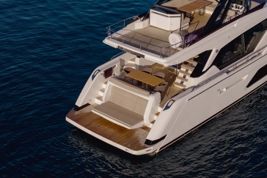Ferretti 720 usado à venda