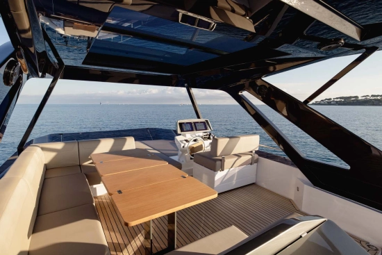 Ferretti 720 usado à venda