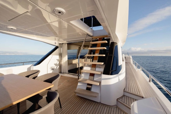 Ferretti 720 usado à venda