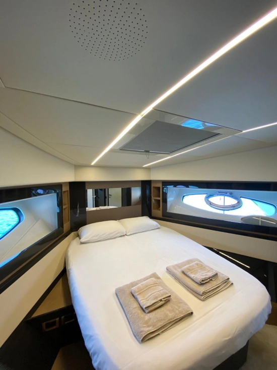 Pershing 70 usata in vendita