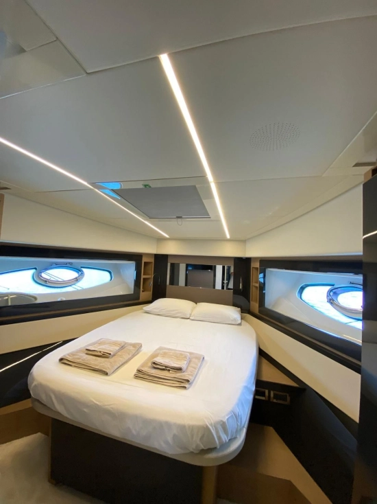 Pershing 70 usado à venda