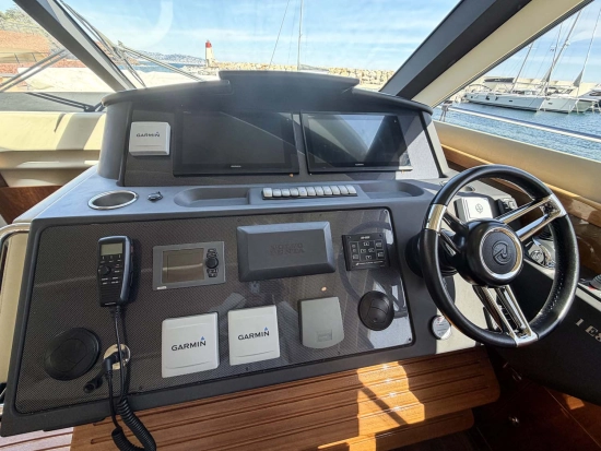 Riviera 5800 Sport Yacht usata in vendita
