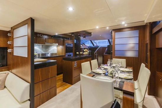 Fairline Squadron 78 Custom usado à venda