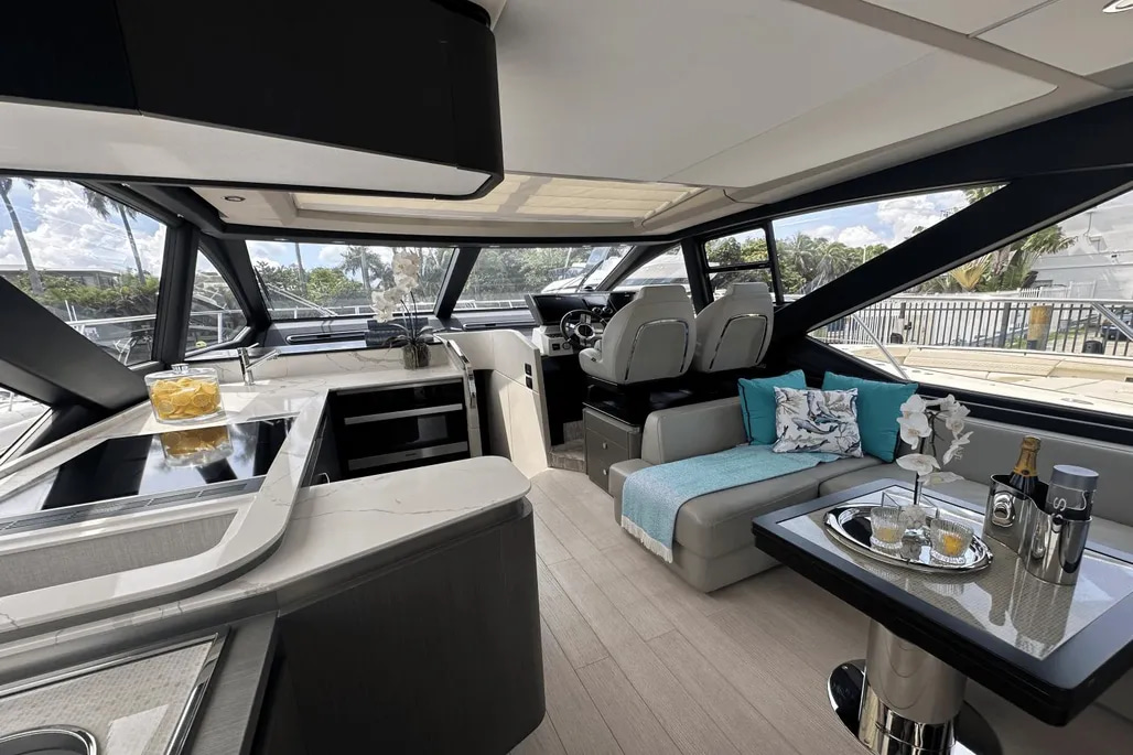 Azimut S60 Sportfly usado à venda