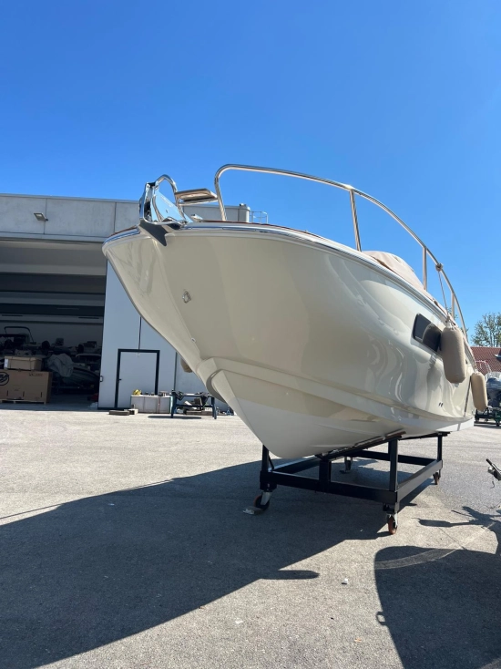Invictus Yacht Capoforte CX 240 usata in vendita