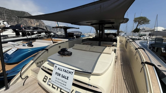 Invictus Yacht TT 460 usata in vendita