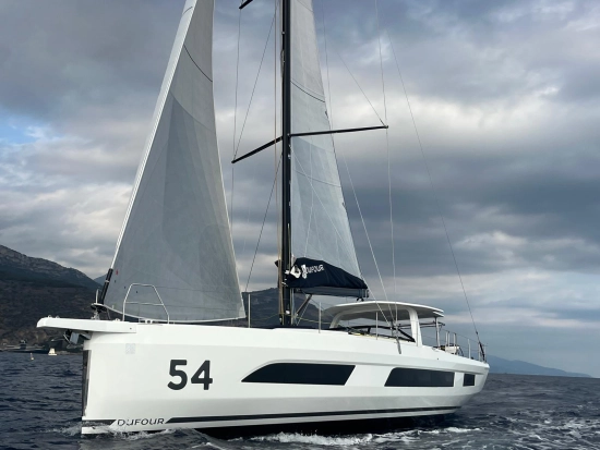 Dufour Yachts 54 novos à venda