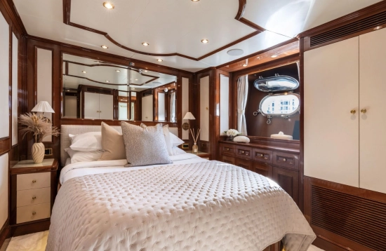 Benetti 115 Classic usado à venda