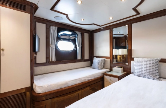 Benetti 115 Classic usado à venda