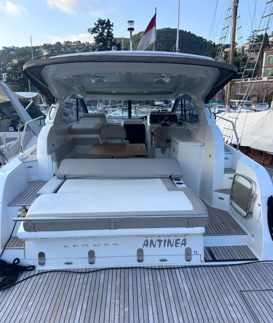 Jeanneau Leader 36 usado à venda