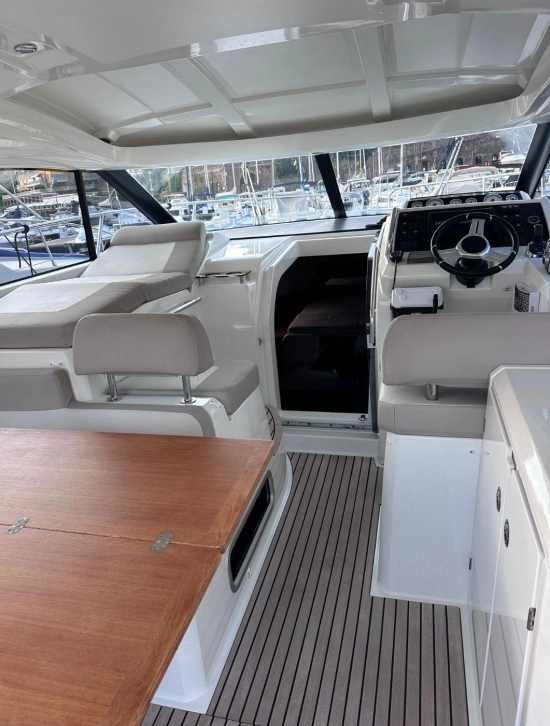 Jeanneau Leader 36 usado à venda