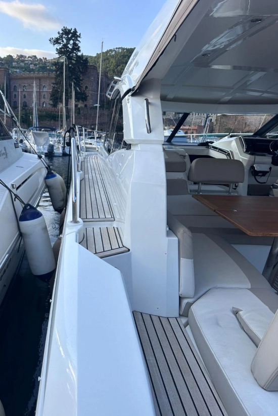 Jeanneau Leader 36 usado à venda