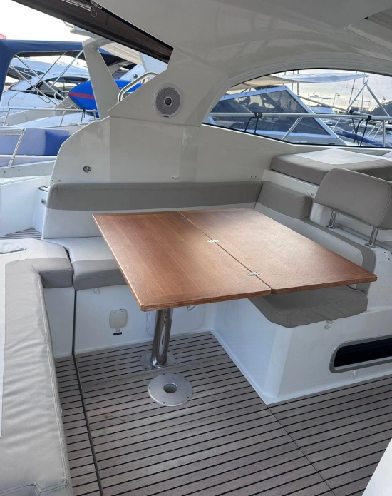 Jeanneau Leader 36 usado à venda