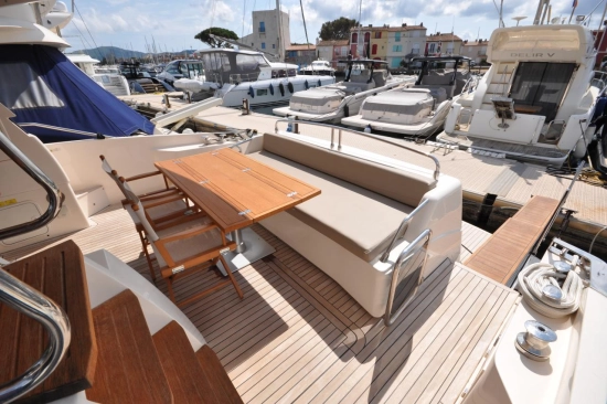 Cayman Yachts F 520 usado à venda