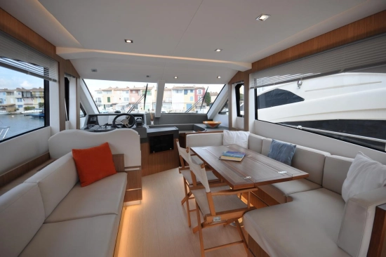 Cayman Yachts F 520 usado à venda