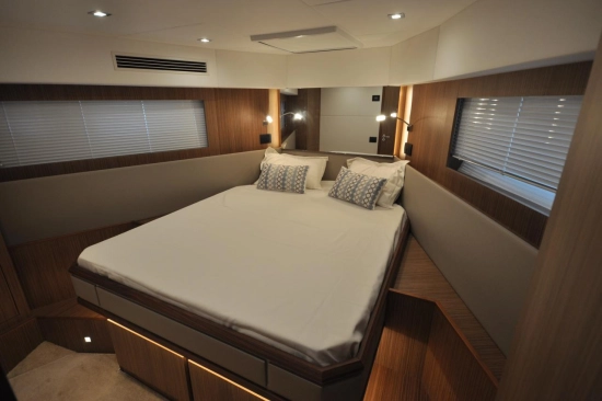 Cayman Yachts F 520 usado à venda