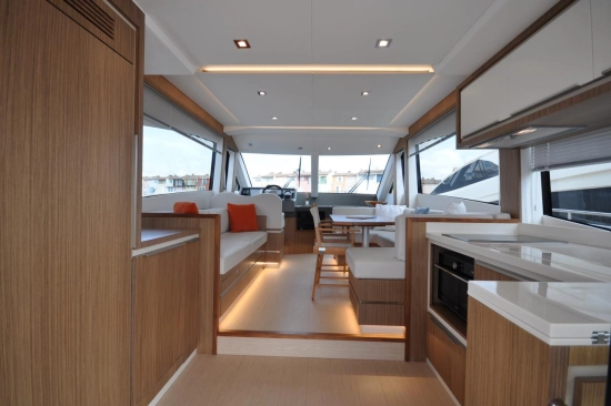 Cayman Yachts F 520 usado à venda