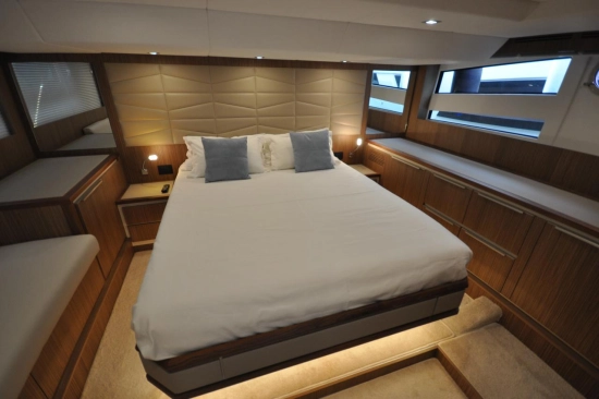 Cayman Yachts F 520 usado à venda
