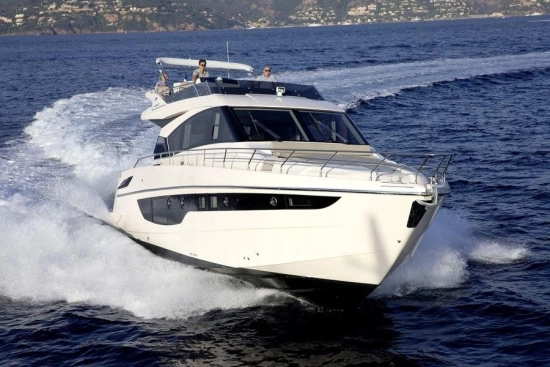 Cayman Yachts F 520 usado à venda