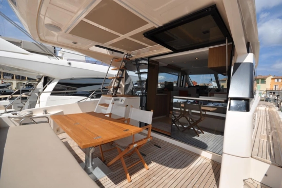 Cayman Yachts F 520 usado à venda