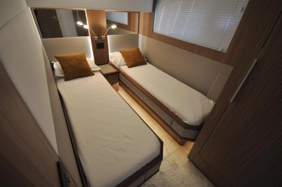 Cayman Yachts F 520 usado à venda