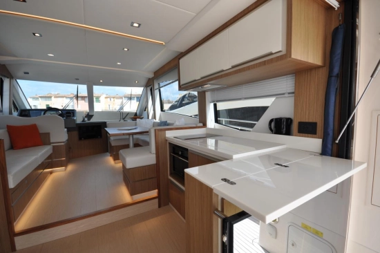 Cayman Yachts F 520 usado à venda