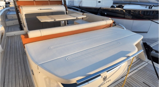 Invictus Yacht GT370 usado à venda