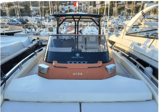 Invictus Yacht GT370 usado à venda