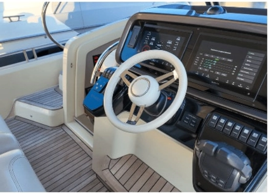 Invictus Yacht GT370 usado à venda