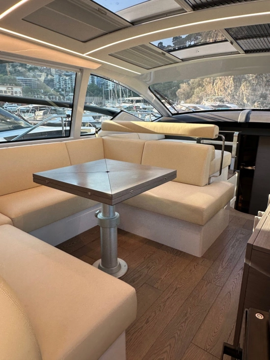 Pershing 5 X usado à venda