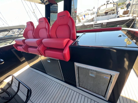Tesoro Yachts T40 Black Series usado à venda