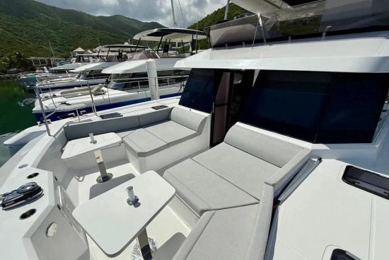 Aventura 56 Motor Yacht usado à venda