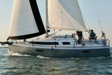 Faro Yachts 29 usado à venda