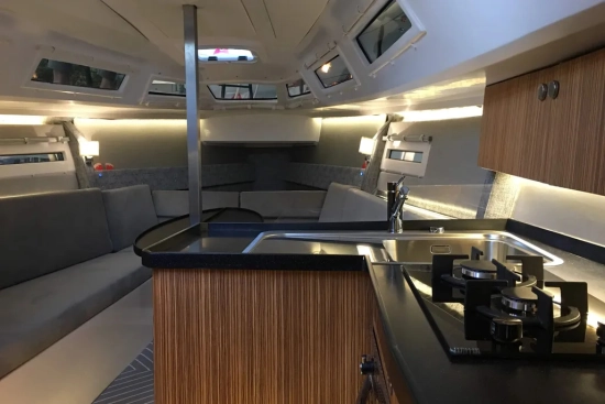Faro Yachts 29 usado à venda