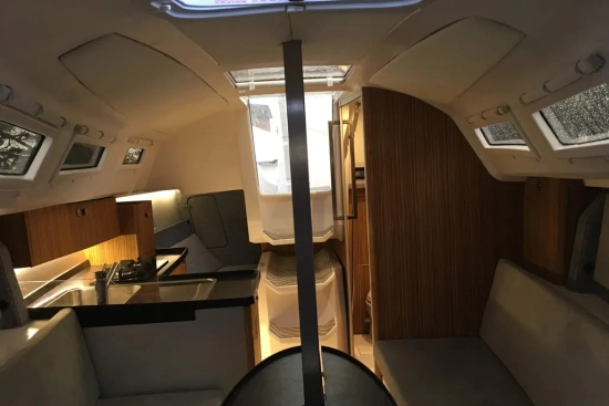 Faro Yachts 29 usado à venda
