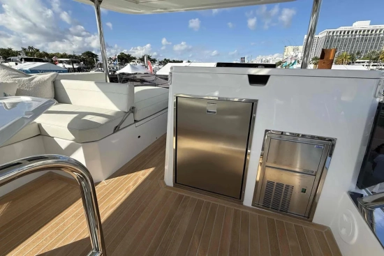 Aventura 38 Motor Yacht usado à venda