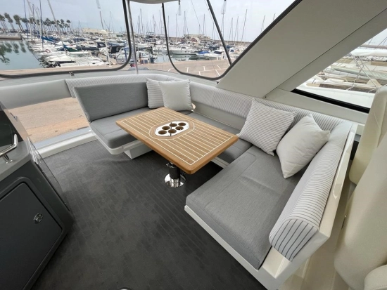 Riviera 50 Sport Motor Yacht usado à venda
