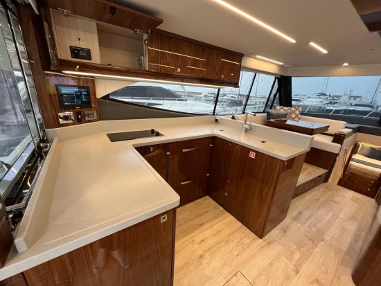 Riviera 50 Sport Motor Yacht usado à venda