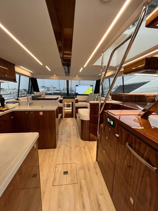 Riviera 50 Sport Motor Yacht usado à venda
