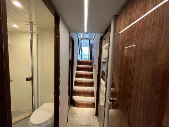 Riviera 50 Sport Motor Yacht usado à venda