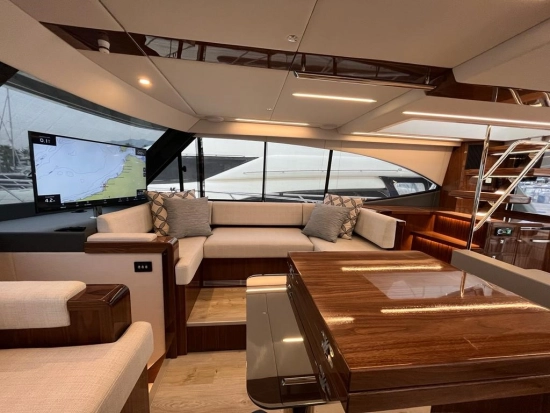 Riviera 50 Sport Motor Yacht usado à venda