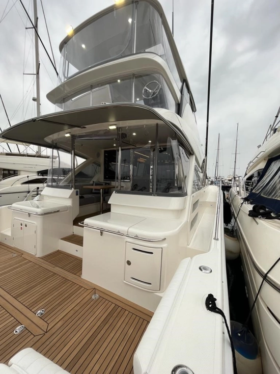 Riviera 50 Sport Motor Yacht usado à venda