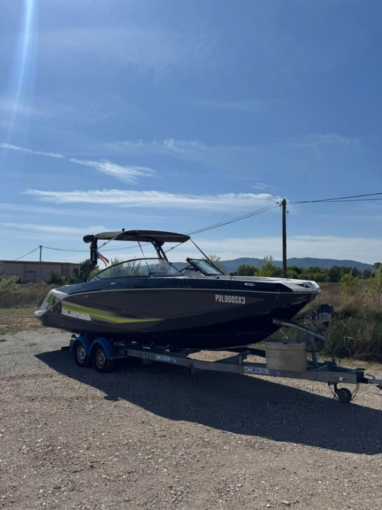 Scarab WAKE 255 usado à venda