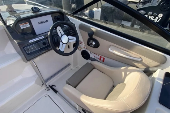 Bayliner VR6 Cuddy usado à venda