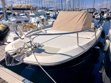 Invictus Yacht 240 usado à venda