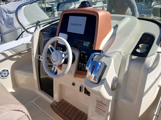 Invictus Yacht 240 usado à venda